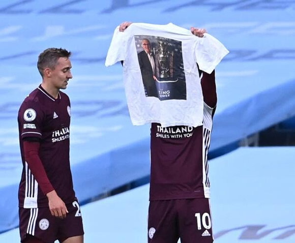 Maddison holds up T-shirt to honour late Leicester club doctor who died this summer after stunning strike at Man City