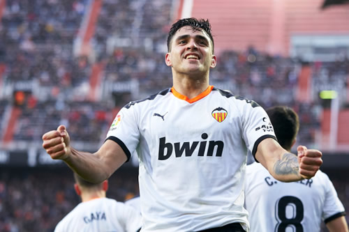 Arsenal given transfer boost in pursuit of Valencia star Maxi Gomez as club hint at cut-price sale of £125m-rated star