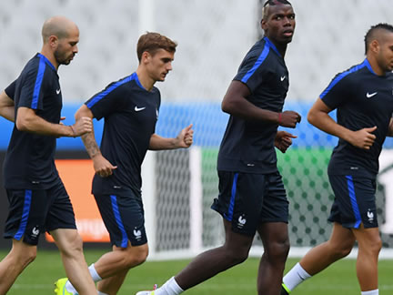 France's final training session