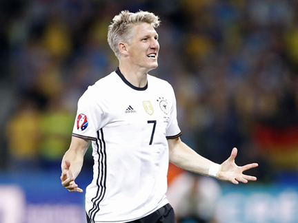 Schweinsteiger rounds off Germany win against Ukraine