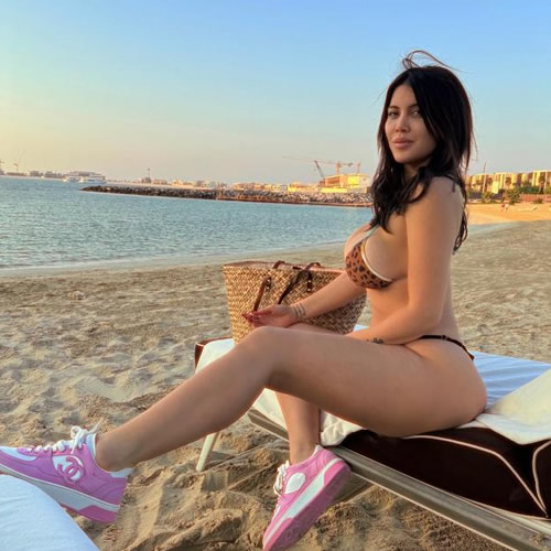BURN AFTER READING Mauro Icardi’s estranged wife Wanda Nara shows off sunburned boobs in topless snap