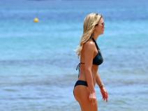 Steven Gerrard's missus shows WAG-tastic bikini bod
