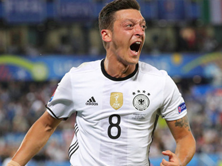 Germany edge out Italy on penalties