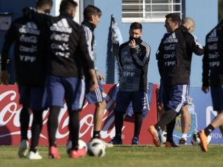 Argentina train for the first time since the squad was announced
