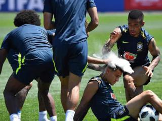 Coutinho celebrated his birthday in a training session